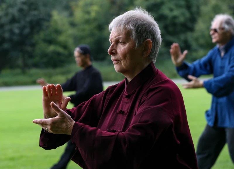 Une illustration pédagogique simple de la posture qigong et du trajet de la respiration